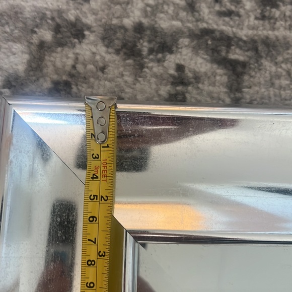 Mirror 26.5” x 20.5” - Picture 7 of 8